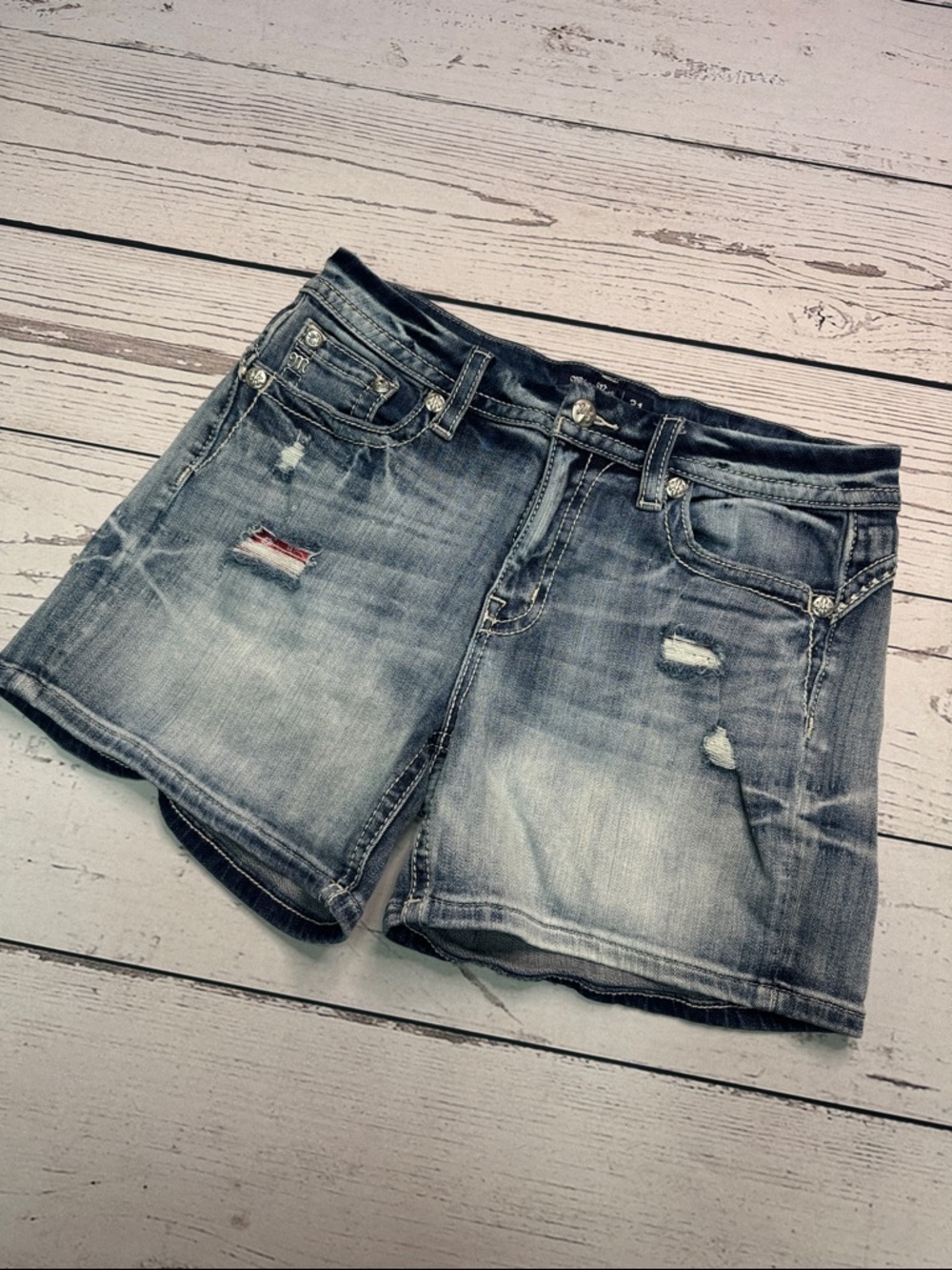 Women’s MISS ME Blue Jean Shorts Distressed Red Bandana Size 31 Curvy Short